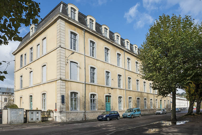 Angle sud-est de l'administration-internat donnant sur la place du 11ème chasseur. © Mary Ruffinoni / Région Bourgogne-Franche-Comté, Inventaire du patrimoine - 2015