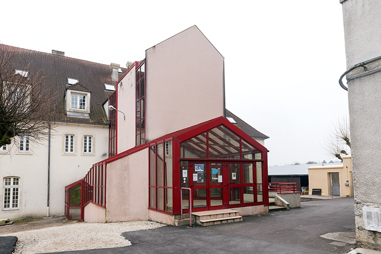 Façade nord-ouest du bâtiment de cantine et internat. © Mary Ruffinoni / Région Bourgogne-Franche-Comté, Inventaire du patrimoine - 2015