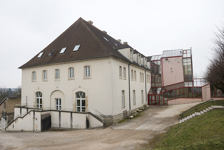 Pignon nord-est du bâtiment de cantine et internat de filles. © Mary Ruffinoni / Région Bourgogne-Franche-Comté, Inventaire du patrimoine - 2015