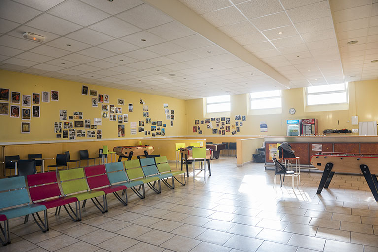 Vue intérieure du foyer des élèves. © Mary Ruffinoni / Région Bourgogne-Franche-Comté, Inventaire du patrimoine - 2015