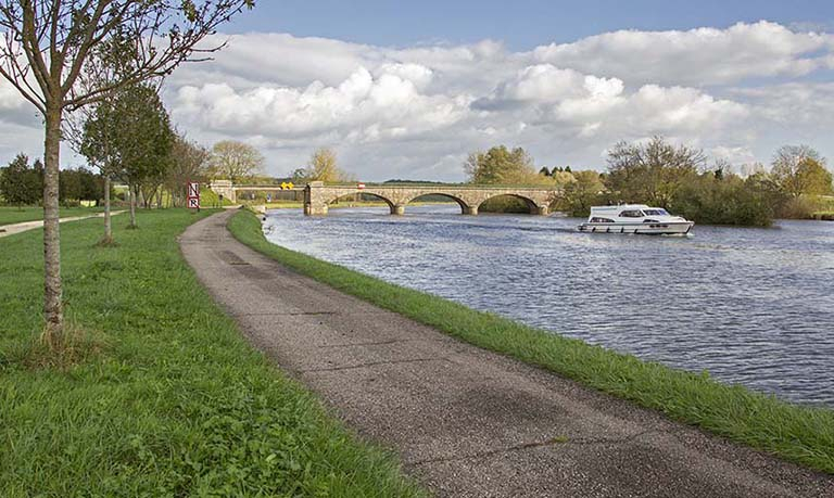 Vue depuis l'aval. © Sonia Dourlot / Région Bourgogne-Franche-Comté, Inventaire du patrimoine - 2015