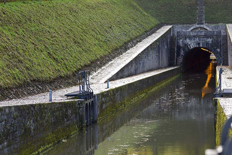 Le tunnel, vue amont. © Sonia Dourlot / Région Bourgogne-Franche-Comté, Inventaire du patrimoine - 2015 Le tunnel, vue amont. © Sonia Dourlot / Région Bourgogne-Franche-Comté, Inventaire du patrimoine - 2015