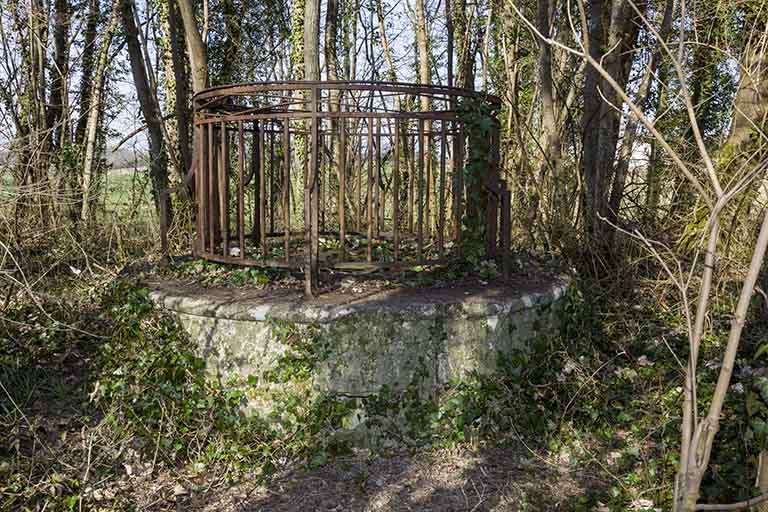 Puits d'aérage du tunnel. © Sonia Dourlot / Région Bourgogne-Franche-Comté, Inventaire du patrimoine - 2015