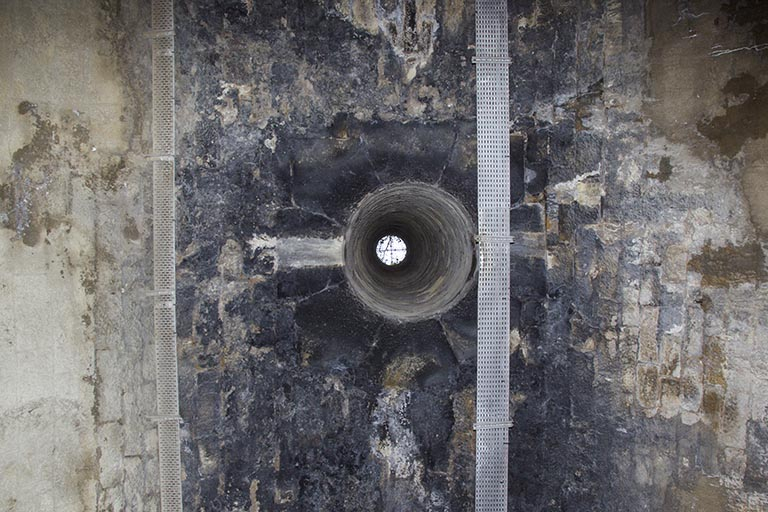 Le puits, vue depuis le souterrain. © Sonia Dourlot / Région Bourgogne-Franche-Comté, Inventaire du patrimoine - 2015 Le puits, vue depuis le souterrain. © Sonia Dourlot / Région Bourgogne-Franche-Comté, Inventaire du patrimoine - 2015