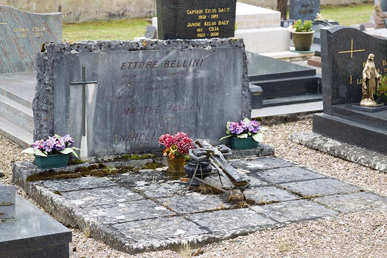 Cimetière de Ray : tombeau d'Ettore Bellini (1876-1943), de Marthe Favray son épouse (1883-1966) et de Marcel Bellini leur fils (1913-1986). © Sonia Dourlot / Région Bourgogne-Franche-Comté, Inventaire du patrimoine - 2015 Cimetière de Ray : tombeau d'Ettore Bellini (1876-1943), de Marthe Favray son épouse (1883-1966) et de Marcel Bellini leur fils (1913-1986). © Sonia Dourlot / Région Bourgogne-Franche-Comté, Inventaire du patrimoine - 2015