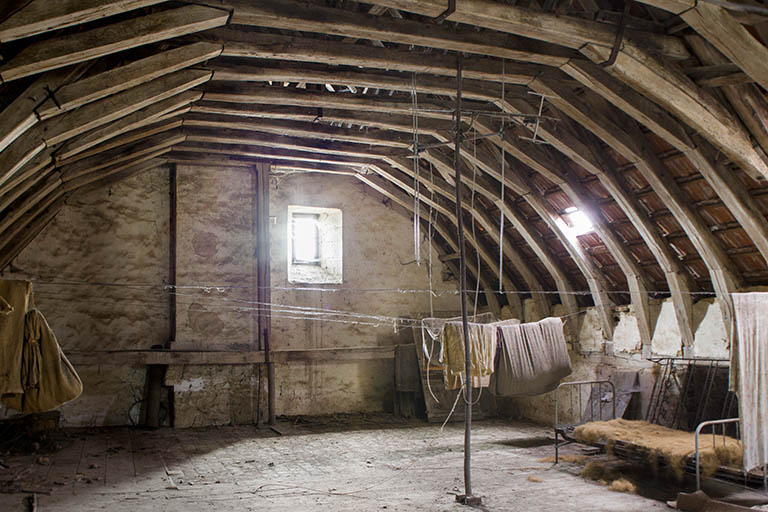 Vue générale de la charpente. © Sonia Dourlot / Région Bourgogne-Franche-Comté, Inventaire du patrimoine - 2015 Vue générale de la charpente. © Sonia Dourlot / Région Bourgogne-Franche-Comté, Inventaire du patrimoine - 2015