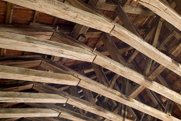 Détail de l'assemblage de la charpente. © Sonia Dourlot / Région Bourgogne-Franche-Comté, Inventaire du patrimoine - 2015 Détail de l'assemblage de la charpente. © Sonia Dourlot / Région Bourgogne-Franche-Comté, Inventaire du patrimoine - 2015