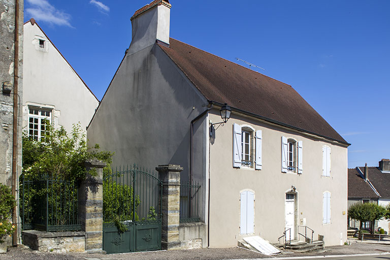 Vue générale de trois quart gauche. © Sonia Dourlot / Région Bourgogne-Franche-Comté, Inventaire du patrimoine - 2015 Vue générale de trois quart gauche. © Sonia Dourlot / Région Bourgogne-Franche-Comté, Inventaire du patrimoine - 2015