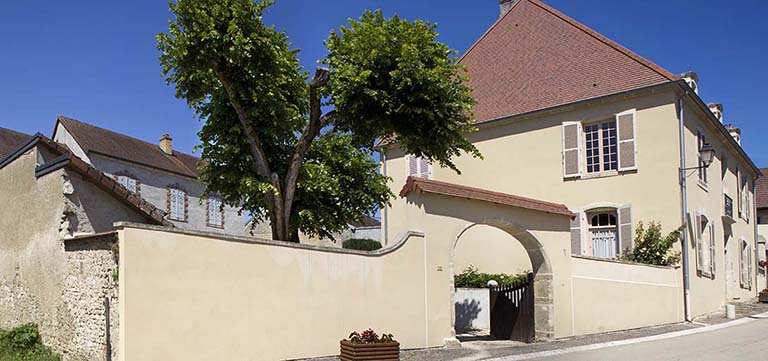 Vue générale depuis la Grande Rue. © Sonia Dourlot / Région Bourgogne-Franche-Comté, Inventaire du patrimoine - 2015 Vue générale depuis la Grande Rue. © Sonia Dourlot / Région Bourgogne-Franche-Comté, Inventaire du patrimoine - 2015