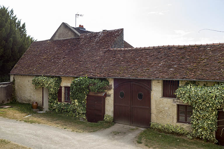 Vue générale des communs. © Sonia Dourlot / Région Bourgogne-Franche-Comté, Inventaire du patrimoine - 2015 Vue générale des communs. © Sonia Dourlot / Région Bourgogne-Franche-Comté, Inventaire du patrimoine - 2015