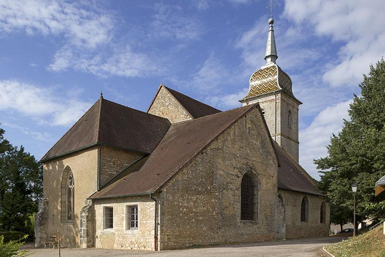 Le choeur et la façade latérale gauche. © Sonia Dourlot / Région Bourgogne-Franche-Comté, Inventaire du patrimoine - 2015
