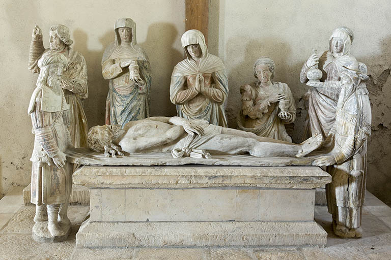 Groupe sculpté (dans la nef) : la Mise au tombeau, vue de face. © Sonia Dourlot / Région Bourgogne-Franche-Comté, Inventaire du patrimoine - 2015