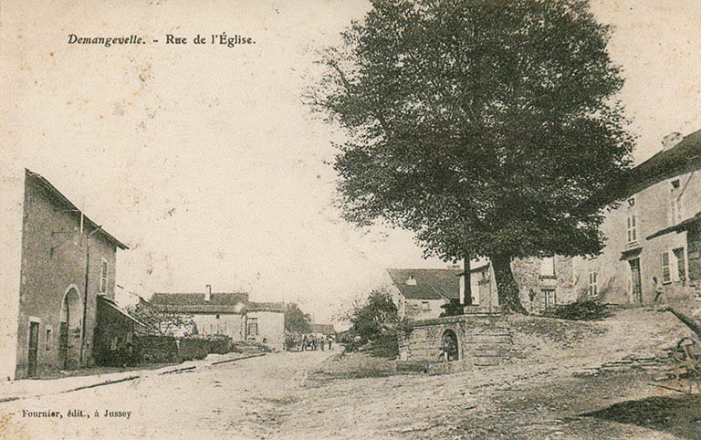Demangevelle. Rue de l'église. Carte postale. © Jérôme  Mongreville (reproduction) / Région Bourgogne-Franche-Comté, Inventaire du patrimoine - 2015 Demangevelle. Rue de l'église. Carte postale. © Jérôme  Mongreville (reproduction) / Région Bourgogne-Franche-Comté, Inventaire du patrimoine - 2015