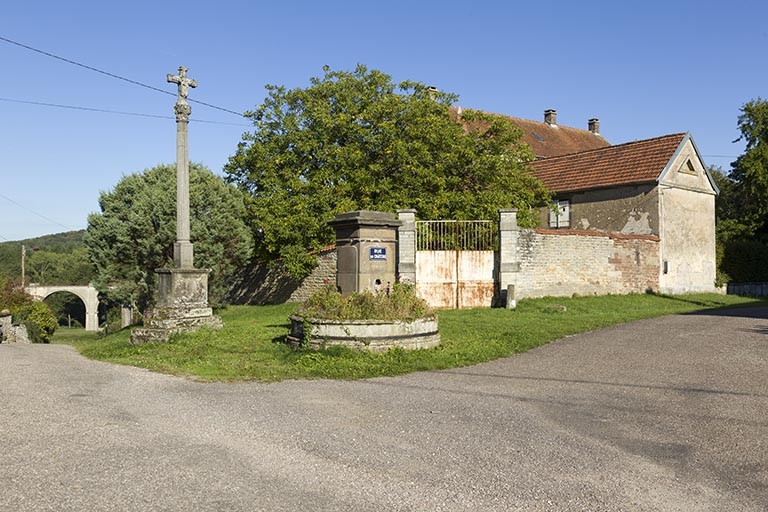 Fontaine, rue du château. © Sonia Dourlot / Région Bourgogne-Franche-Comté, Inventaire du patrimoine - 2015