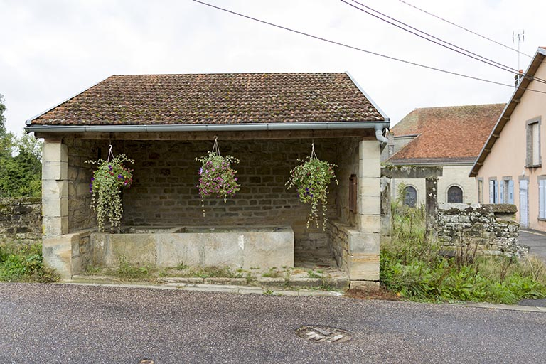 Lavoir, rue du Château. © Sonia Dourlot / Région Bourgogne-Franche-Comté, Inventaire du patrimoine - 2015