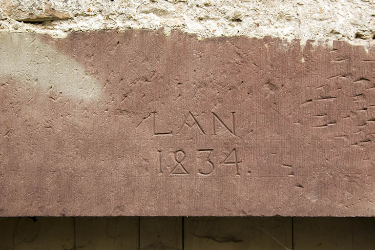 Détail d'une date portée. © Sonia Dourlot / Région Bourgogne-Franche-Comté, Inventaire du patrimoine - 2015