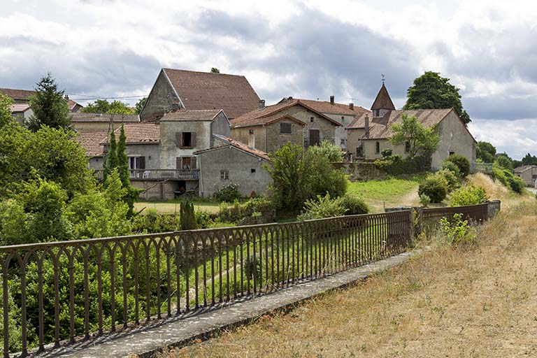 Vue sur la chapelle Saint-Antoine depuis le viaduc. © Sonia Dourlot / Région Bourgogne-Franche-Comté, Inventaire du patrimoine - 2015