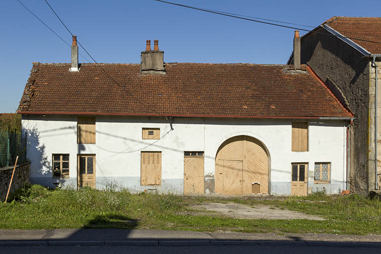 Ferme comprenant deux habitations et une partie agricole commune. © Sonia Dourlot / Région Bourgogne-Franche-Comté, Inventaire du patrimoine - 2015