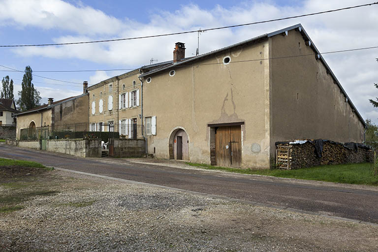 Ferme à doubles granges, rue Charrière de Vougécourt. © Sonia Dourlot / Région Bourgogne-Franche-Comté, Inventaire du patrimoine - 2015