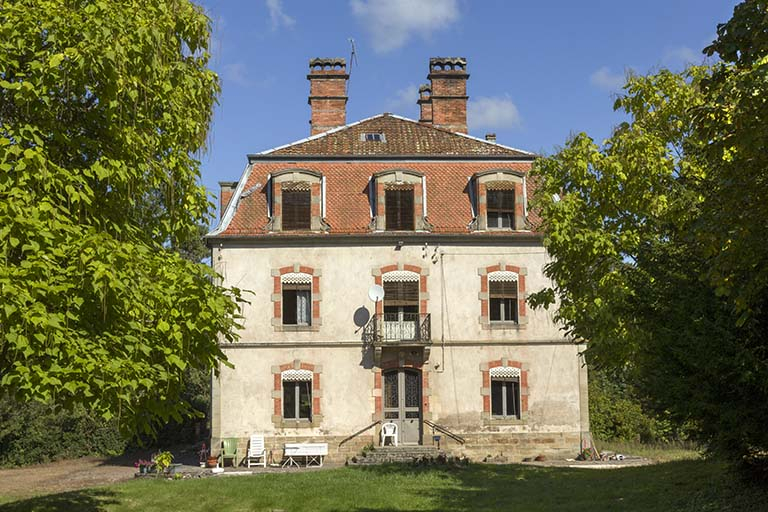 Façade sud. © Sonia Dourlot / Région Bourgogne-Franche-Comté, Inventaire du patrimoine - 2015 Façade sud. © Sonia Dourlot / Région Bourgogne-Franche-Comté, Inventaire du patrimoine - 2015