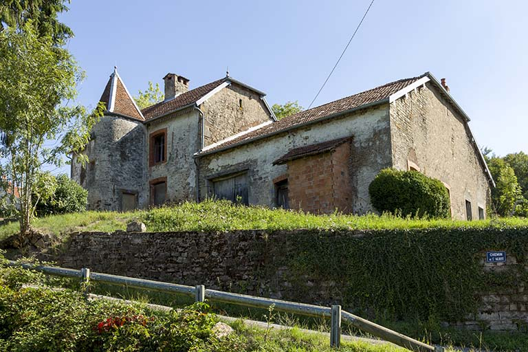 Vue depuis la rue du Moulin. © Sonia Dourlot / Région Bourgogne-Franche-Comté, Inventaire du patrimoine - 2015