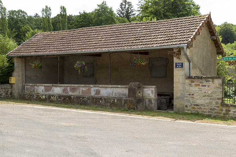 Lavoir de la Rochère, place Dieu. © Sonia Dourlot / Région Bourgogne-Franche-Comté, Inventaire du patrimoine - 2015