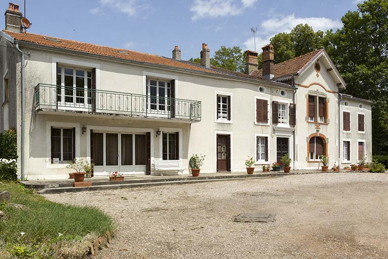 Maison "Boileau", ancien directeur de la verrerie. © Sonia Dourlot / Région Bourgogne-Franche-Comté, Inventaire du patrimoine - 2015 Maison "Boileau", ancien directeur de la verrerie. © Sonia Dourlot / Région Bourgogne-Franche-Comté, Inventaire du patrimoine - 2015