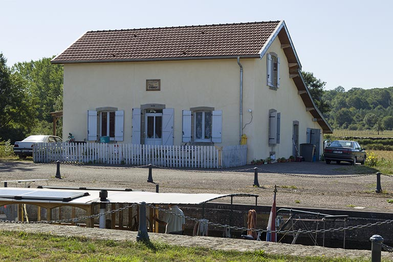 La maison d'éclusier. © Sonia Dourlot / Région Bourgogne-Franche-Comté, Inventaire du patrimoine - 2015 La maison d'éclusier. © Sonia Dourlot / Région Bourgogne-Franche-Comté, Inventaire du patrimoine - 2015