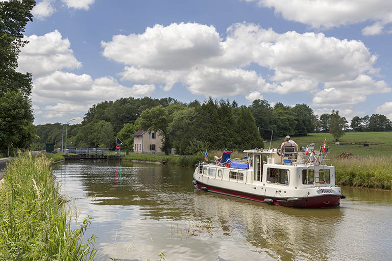 Vue d'ensemble depuis l'amont. © Sonia Dourlot / Région Bourgogne-Franche-Comté, Inventaire du patrimoine - 2015