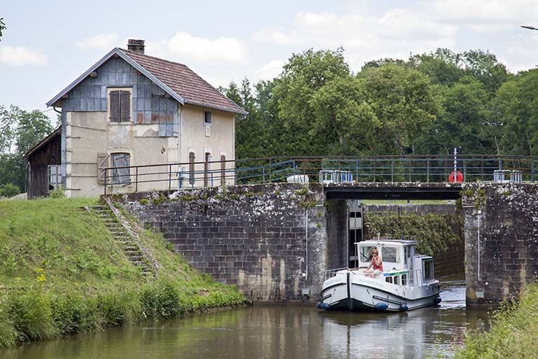 L'écluse, depuis l'aval. © Sonia Dourlot / Région Bourgogne-Franche-Comté, Inventaire du patrimoine - 2015