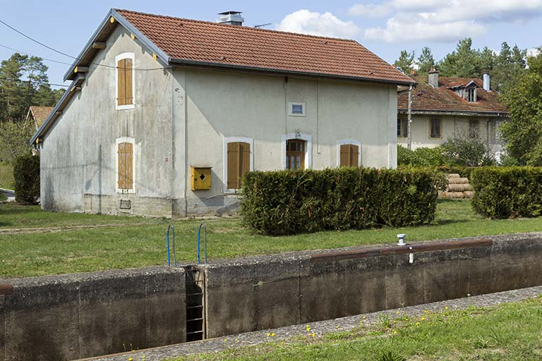 écluse © Sonia Dourlot / Région Bourgogne-Franche-Comté, Inventaire du patrimoine - 2015 écluse © Sonia Dourlot / Région Bourgogne-Franche-Comté, Inventaire du patrimoine - 2015