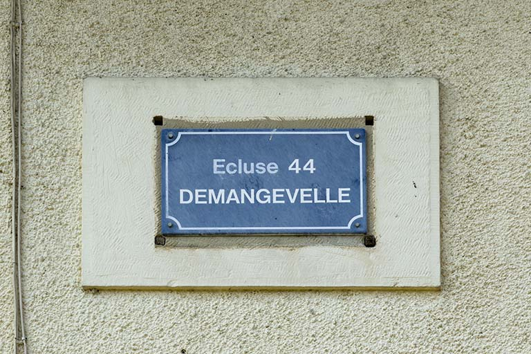 Détail de la plaque d'identification. © Sonia Dourlot / Région Bourgogne-Franche-Comté, Inventaire du patrimoine - 2015 Détail de la plaque d'identification. © Sonia Dourlot / Région Bourgogne-Franche-Comté, Inventaire du patrimoine - 2015