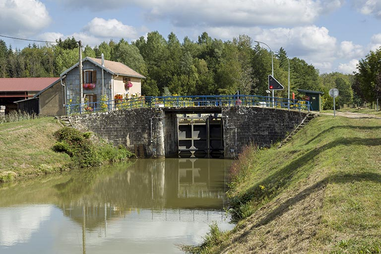 écluse © Sonia Dourlot / Région Bourgogne-Franche-Comté, Inventaire du patrimoine - 2015 écluse © Sonia Dourlot / Région Bourgogne-Franche-Comté, Inventaire du patrimoine - 2015