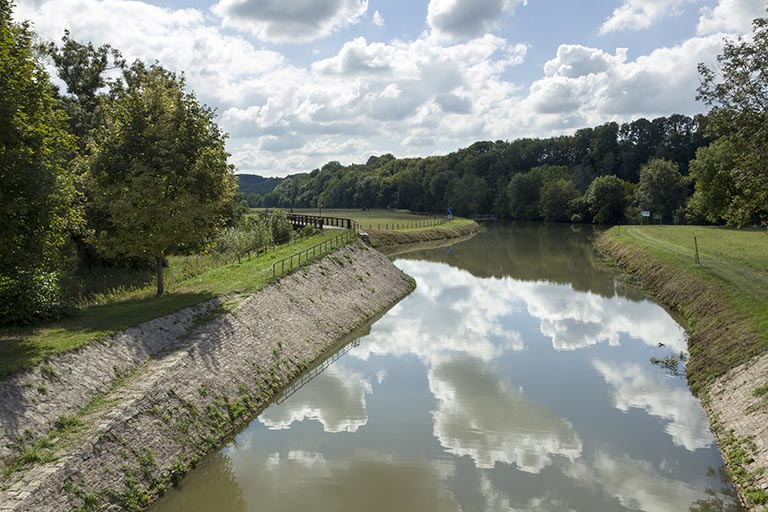 canal © Sonia Dourlot / Région Bourgogne-Franche-Comté, Inventaire du patrimoine - 2015 canal © Sonia Dourlot / Région Bourgogne-Franche-Comté, Inventaire du patrimoine - 2015