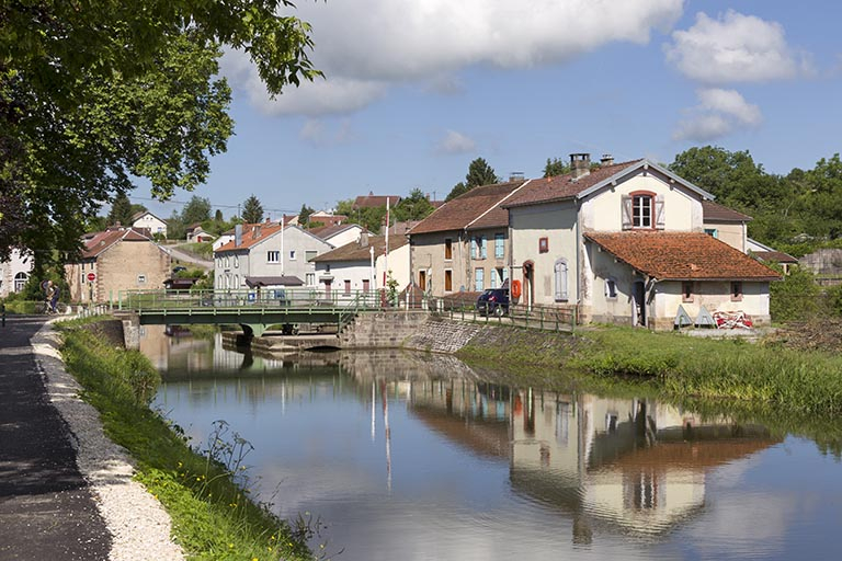 Vue d'ensemble depuis l'amont. © Sonia Dourlot / Région Bourgogne-Franche-Comté, Inventaire du patrimoine - 2015