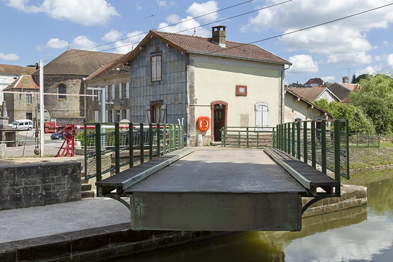 Pont en rotation. © Sonia Dourlot / Région Bourgogne-Franche-Comté, Inventaire du patrimoine - 2015
