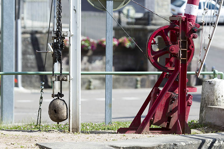 Détail du mécanisme de la barrière. © Sonia Dourlot / Région Bourgogne-Franche-Comté, Inventaire du patrimoine - 2015