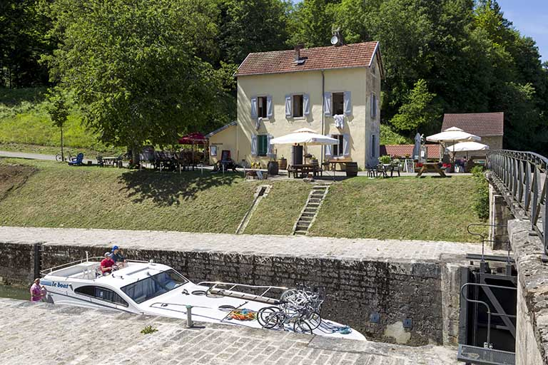 Entrée amont du tunnel Saint-Albin. © Sonia Dourlot / Région Bourgogne-Franche-Comté, Inventaire du patrimoine - 2015 Entrée amont du tunnel Saint-Albin. © Sonia Dourlot / Région Bourgogne-Franche-Comté, Inventaire du patrimoine - 2015