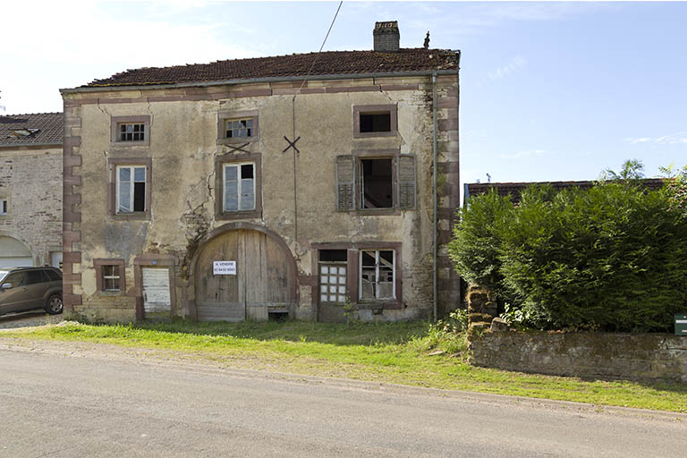 ferme, Grande rue. © Sonia Dourlot / Région Bourgogne-Franche-Comté, Inventaire du patrimoine - 2015 ferme, Grande rue. © Sonia Dourlot / Région Bourgogne-Franche-Comté, Inventaire du patrimoine - 2015