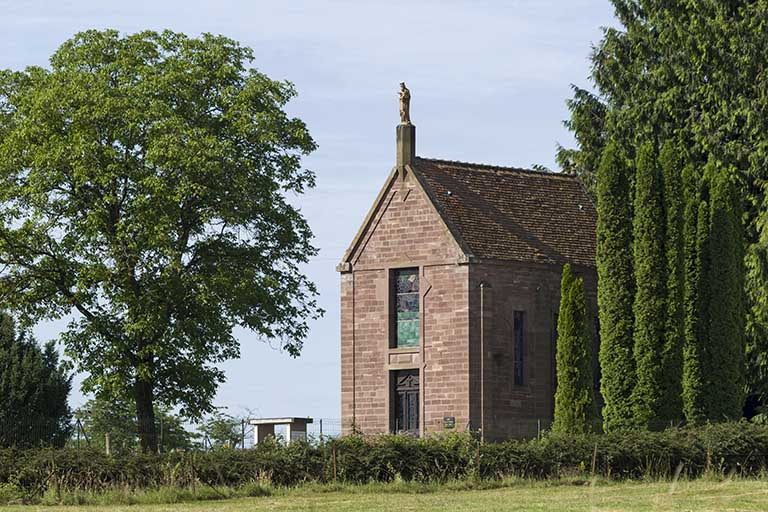 Façade principale de la chapelle. © Sonia Dourlot / Région Bourgogne-Franche-Comté, Inventaire du patrimoine - 2015