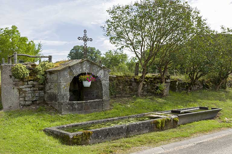 Fontaine rue Saint-Nicolas © Sonia Dourlot / Région Bourgogne-Franche-Comté, Inventaire du patrimoine - 2015