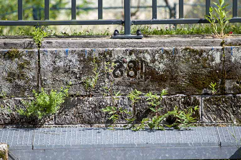 Détail sur la date de construction. © Sonia Dourlot / Région Bourgogne-Franche-Comté, Inventaire du patrimoine - 2015 Détail sur la date de construction. © Sonia Dourlot / Région Bourgogne-Franche-Comté, Inventaire du patrimoine - 2015