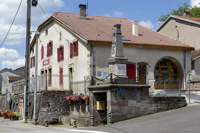 Le monument aux morts. © Sonia Dourlot / Région Bourgogne-Franche-Comté, Inventaire du patrimoine - 2015 Le monument aux morts. © Sonia Dourlot / Région Bourgogne-Franche-Comté, Inventaire du patrimoine - 2015