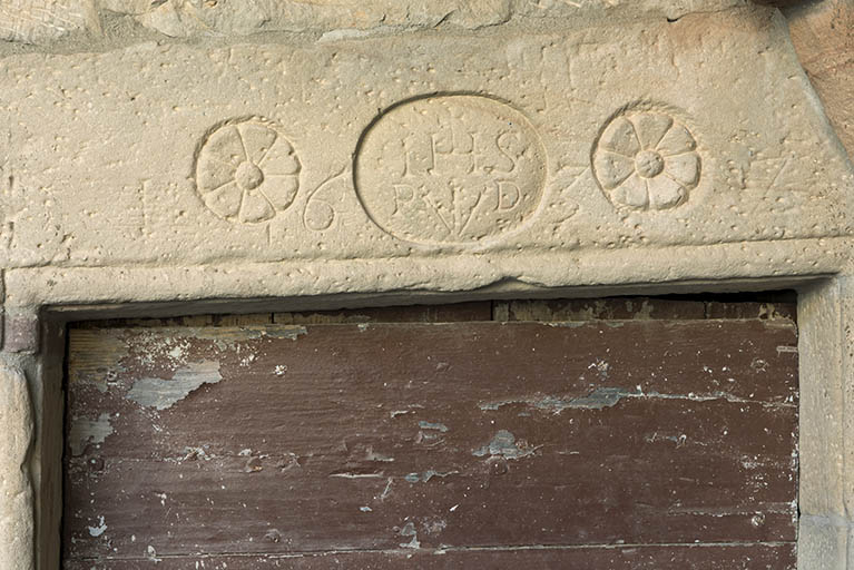 La date portée sur le linteau. © Sonia Dourlot / Région Bourgogne-Franche-Comté, Inventaire du patrimoine - 2015