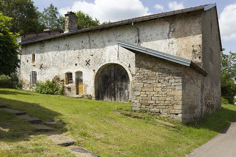Ferme, perpendiculaire à la rue Principale (au 15.) © Sonia Dourlot / Région Bourgogne-Franche-Comté, Inventaire du patrimoine - 2015