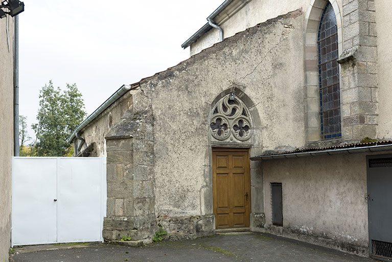 Détail de l'entrée de la chapelle nord.  © Sonia Dourlot / Région Bourgogne-Franche-Comté, Inventaire du patrimoine - 2015