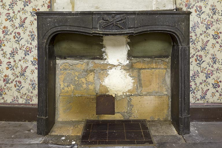 Cheminée. © Sonia Dourlot / Région Bourgogne-Franche-Comté, Inventaire du patrimoine - 2015 Cheminée. © Sonia Dourlot / Région Bourgogne-Franche-Comté, Inventaire du patrimoine - 2015