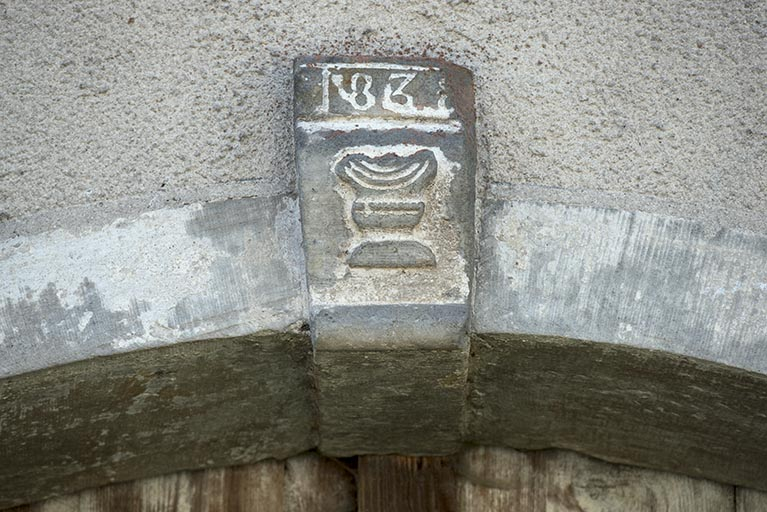 Détail de la clé de la maison 7 Rue Bernard Froeliger. © Sonia Dourlot / Région Bourgogne-Franche-Comté, Inventaire du patrimoine - 2015