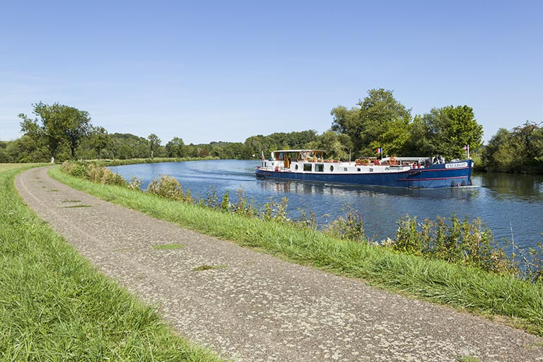 Péniche de plaisance sur la Saône. © Sonia Dourlot / Région Bourgogne-Franche-Comté, Inventaire du patrimoine - 2015