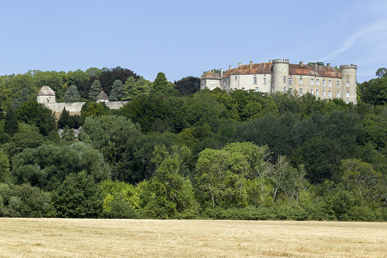 Vue générale depuis le sud-est. © Sonia Dourlot / Région Bourgogne-Franche-Comté, Inventaire du patrimoine - 2015